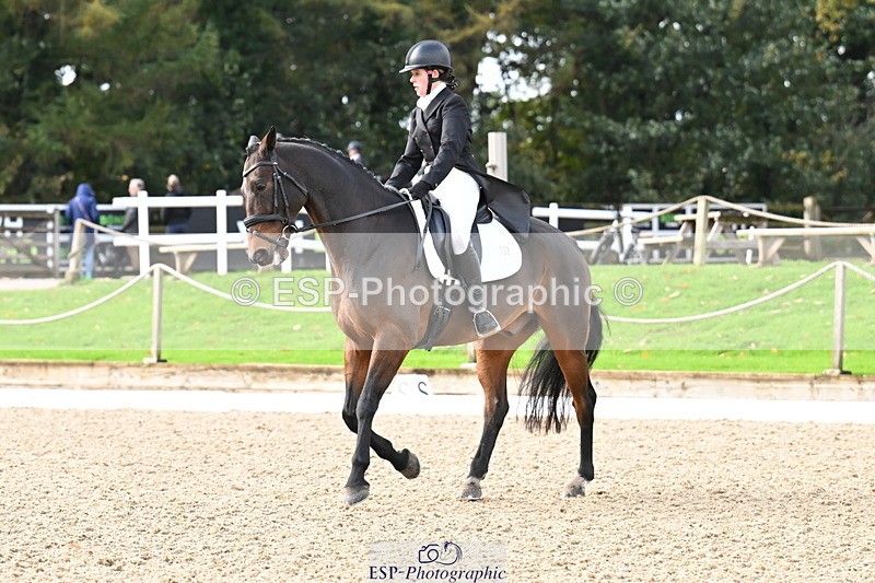 251023A-105326-01580 - B-132-Hannah.R.Jones