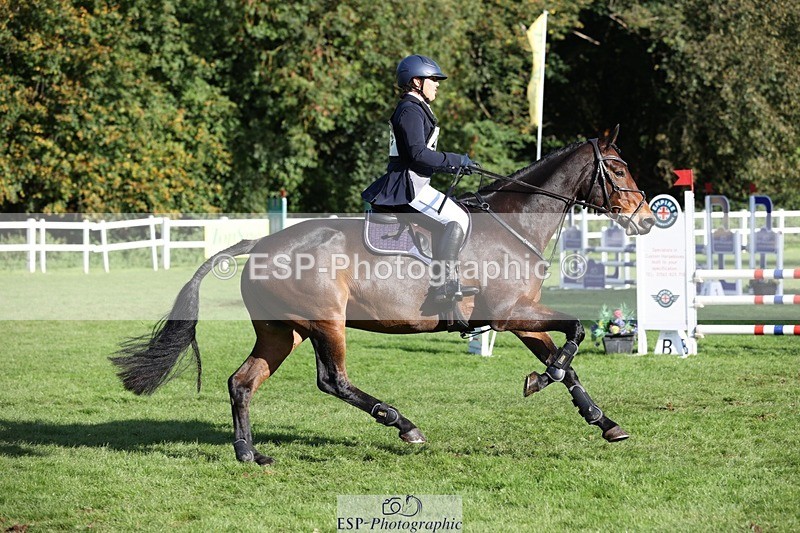 231022-144317-29398 - 496-HIGHDALE.AUTUMN.SUNRISE-Vicky.Stacey-TrotUp+SJ