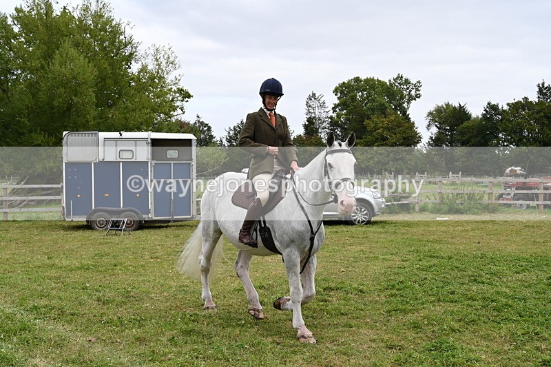 WJ6_2992 - Berks & Bucks - The Old farmhouse - Hound Exercise 20-08-25