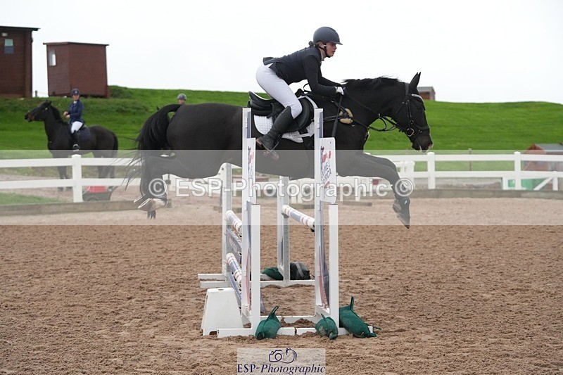 251109-084058-03054 - Cls 15 British Novice and 90cm Open