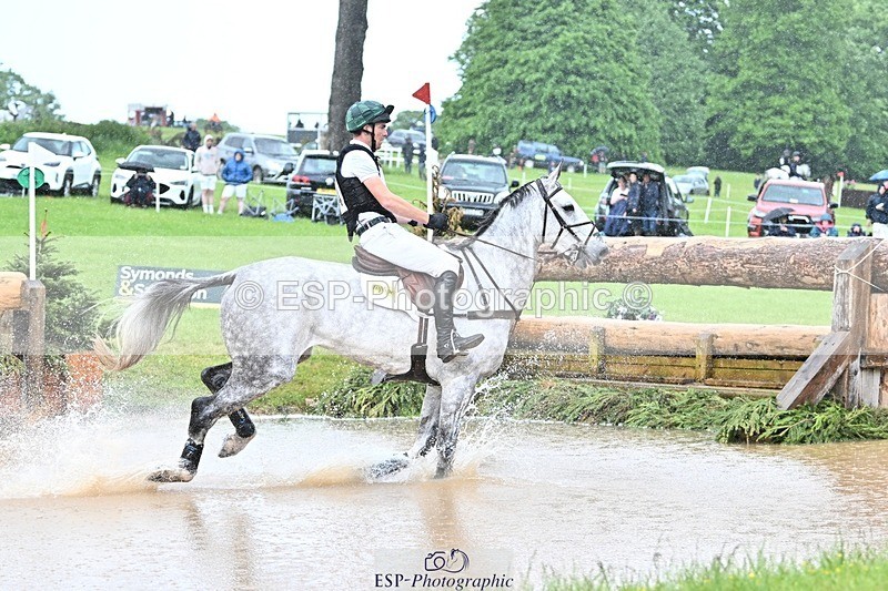 240526-124118-22129 - 404-DEERPAIRC_REVELRY-Max_Warburton