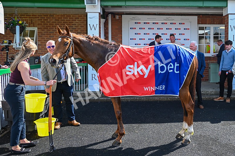 020526-Race 3-Mirsky-9622 - Race 3 2.40pm Sky Bet Thirsk Hunt Cup Handicap