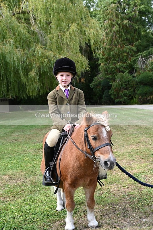 WJ6_3410 - Berks & Bucks - The Old farmhouse - Hound Exercise 20-08-25