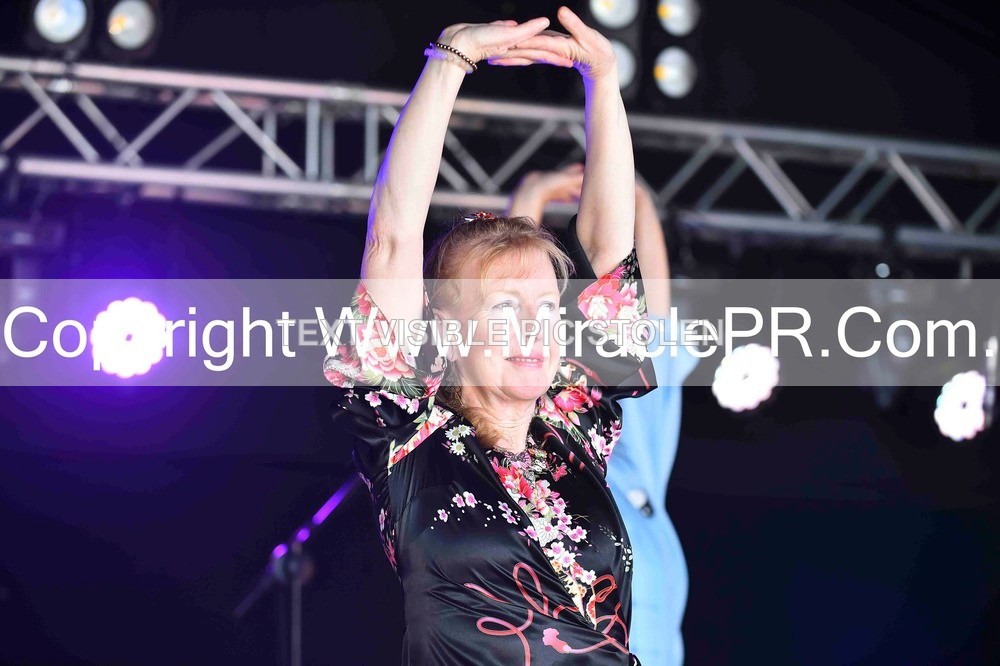 SH4_9988 - Tai Chi with Lisa Kay.