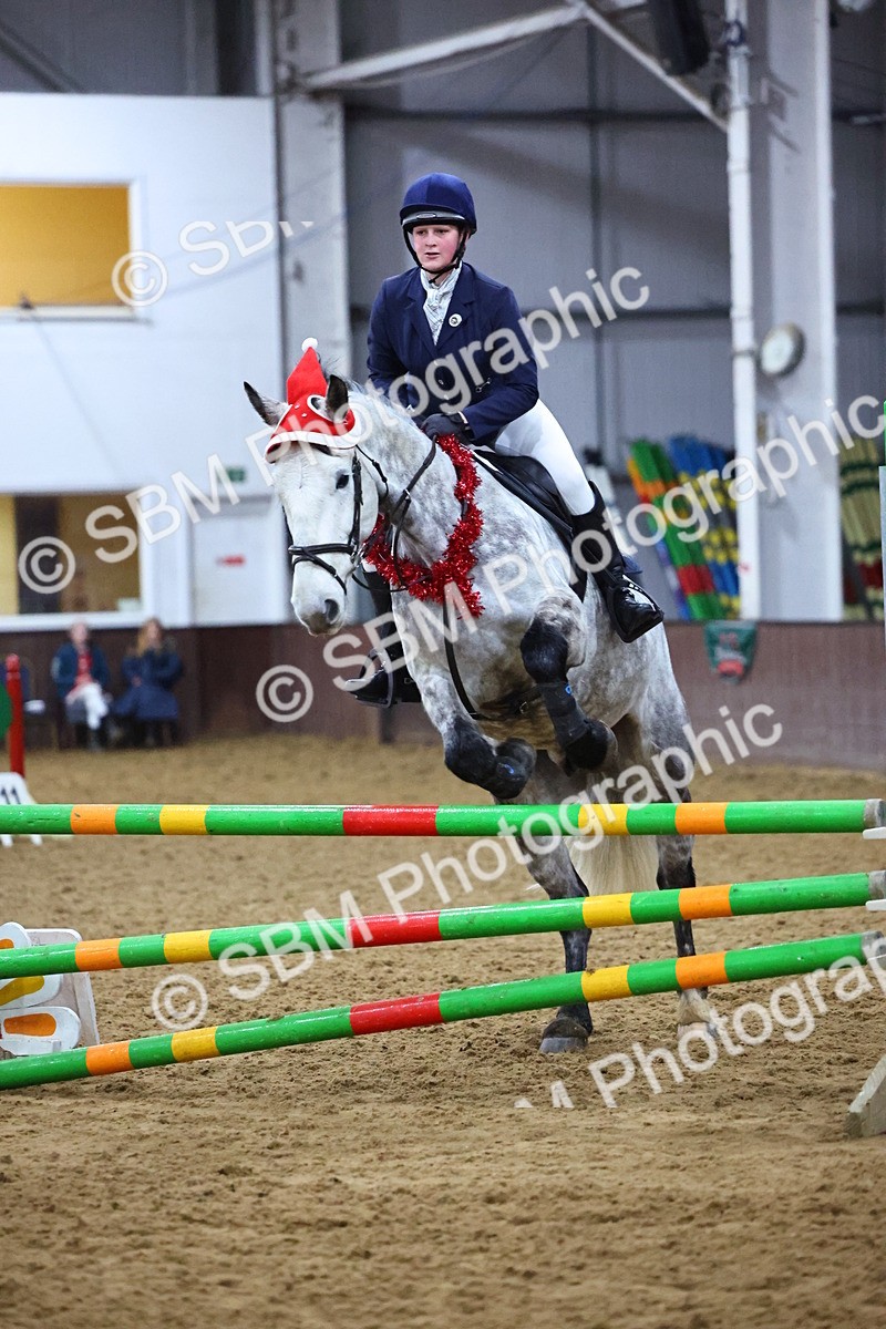 SBM_002797 - Class 6 - Holly & Ivy Stakes - 90cm