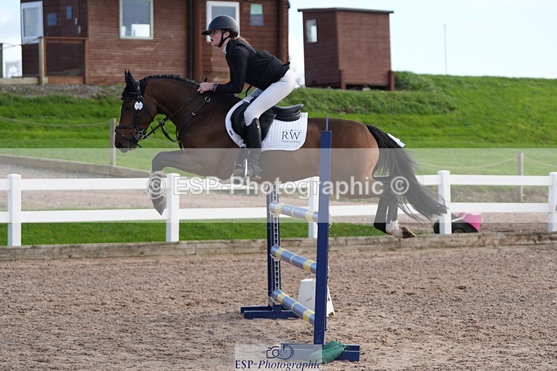 251025-141637-00613 - Cls 13 Pony Foxhunter and 1.10m