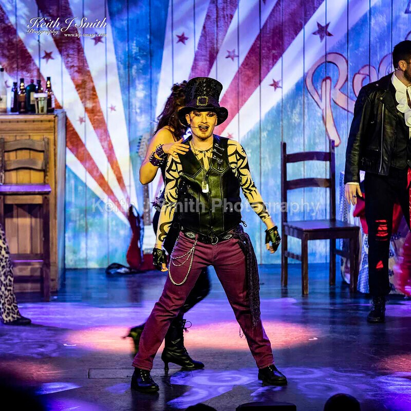 7KJS0002 - Ambition show team