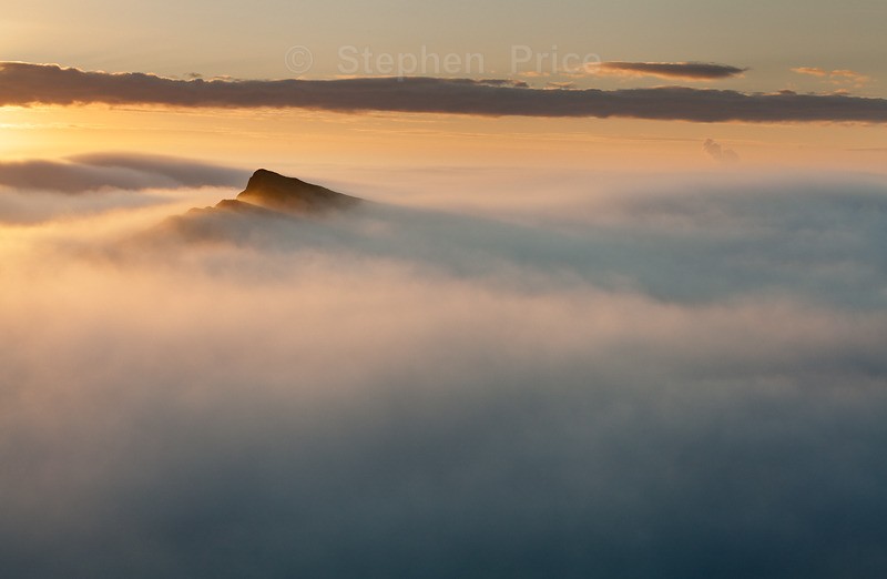 Mist Morning over Chrome Hill | Derbyshire Peak District Photo