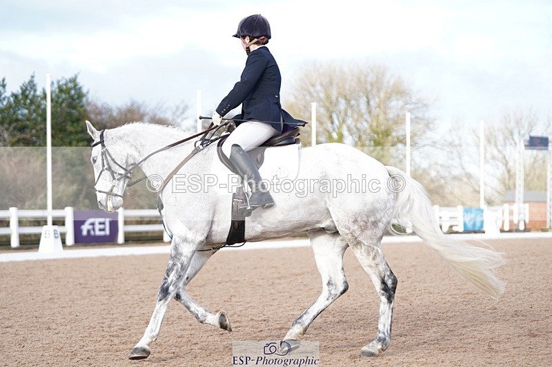 241214-130242-00560 - 105-Janine.Paterson-Machas.Grey