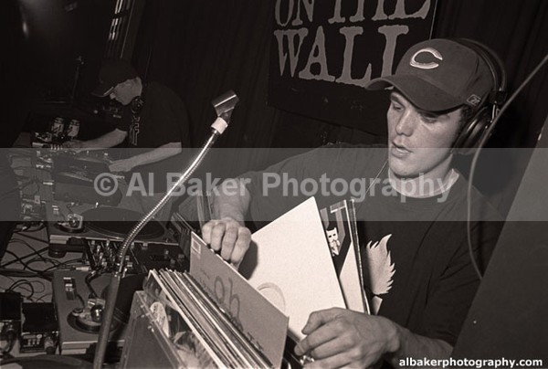 01 cmon-feet - C'mon Feet @ band-on-the-wall mcr 08.11.03