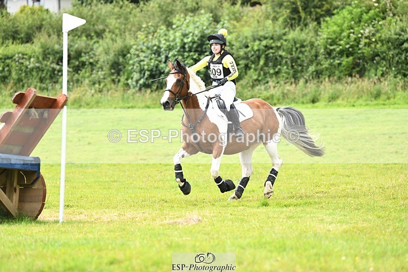 240630-143153-02179 - 809-Ella_Gilber-Coded_Country_Eva