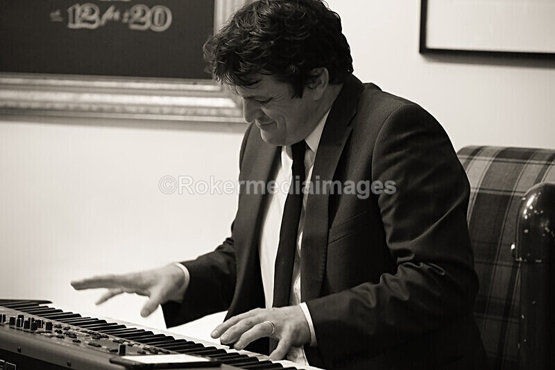 NKC-31 - Denny Illet and chums plays tribute to Nat King Cole