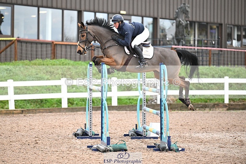 251206-134926-01190 - Cls 13 Snr Foxhunter and 1.20m