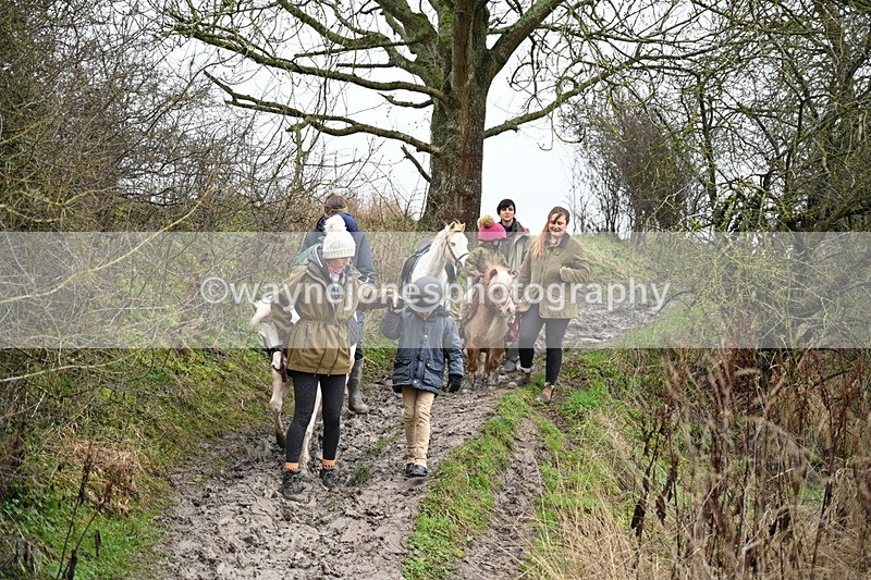 WJ7_9587 - Walk out..