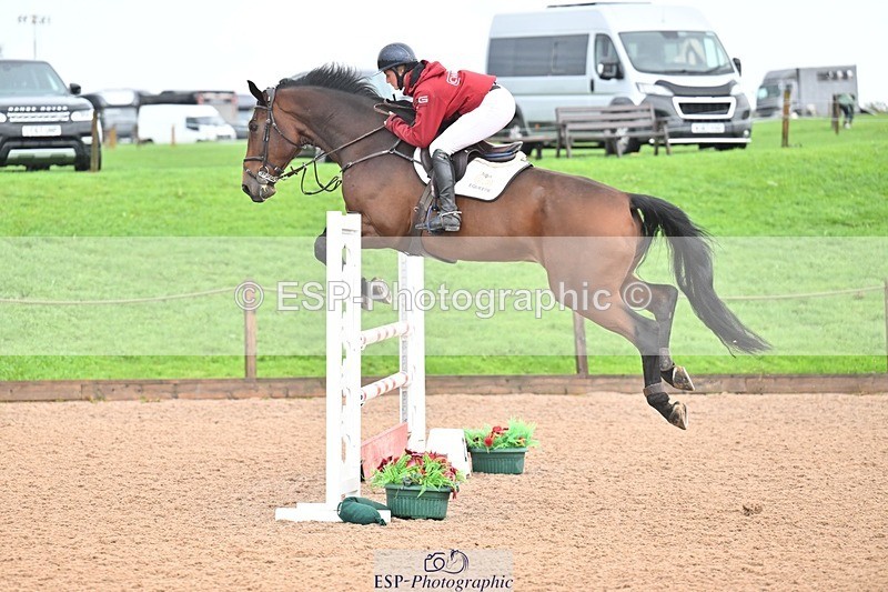 251003-133223-01143 - Cls 3 Foxhunter and 1.20m