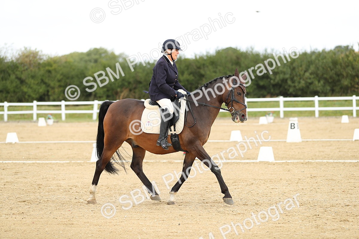 SBM_016424 - Class 13 - Novice 23 - 11.25-12.35