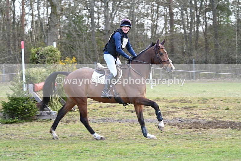 WJ7_0091 - Time 10:13 to 10:38 Times at the Fence