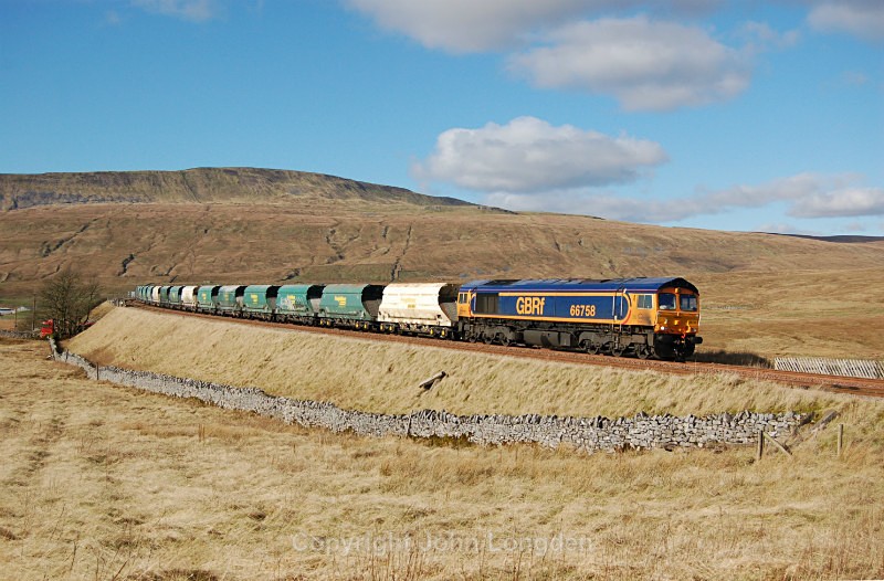 JL - 23.2.16 66758 6M33 Arcow - Pendleton, Ribblehead - Ribblehead
