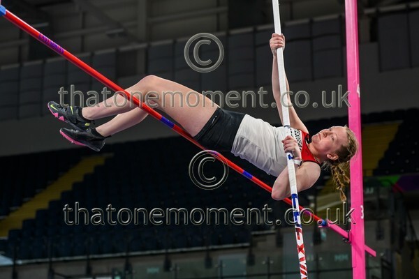 AgeInd25SUN-912679 - Field Female