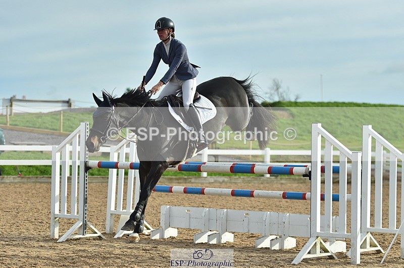 231111A-131216-02072 - Cls 12 Newcomers & 1.10m Open