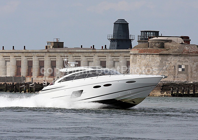140504 FRAHARJO PRINCESS V52 WT7A1132 - Motorboats - Hardtop