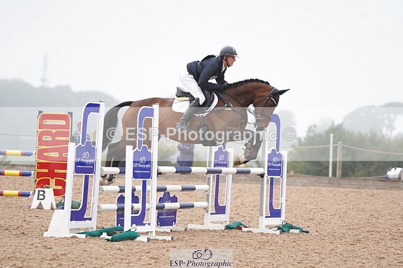 240901A-113106-06601 - 371-Max.Forster-HOLD.ON.MY.HEART