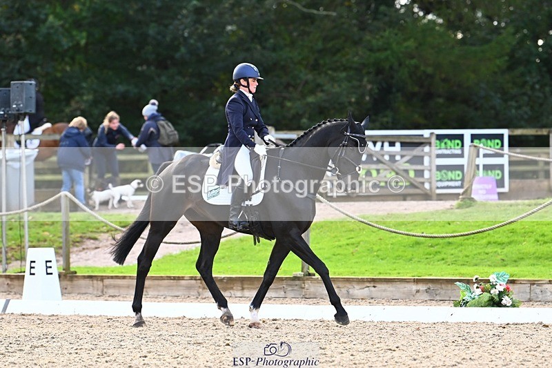 231021-143843-17888 - 342-STORM.IN.DECEMBER-Claire.Fielding-DR