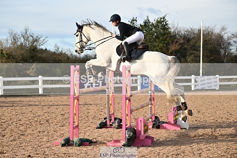 241208-134830-01833 - Cls 21 Newcomers and 1.10m Open