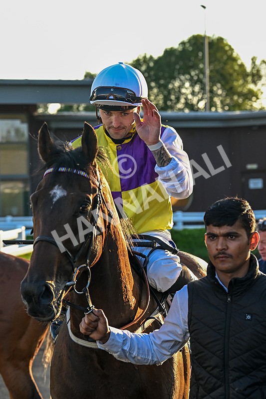 300525-Race 5-Wicket Keeper-7917 - Race 5