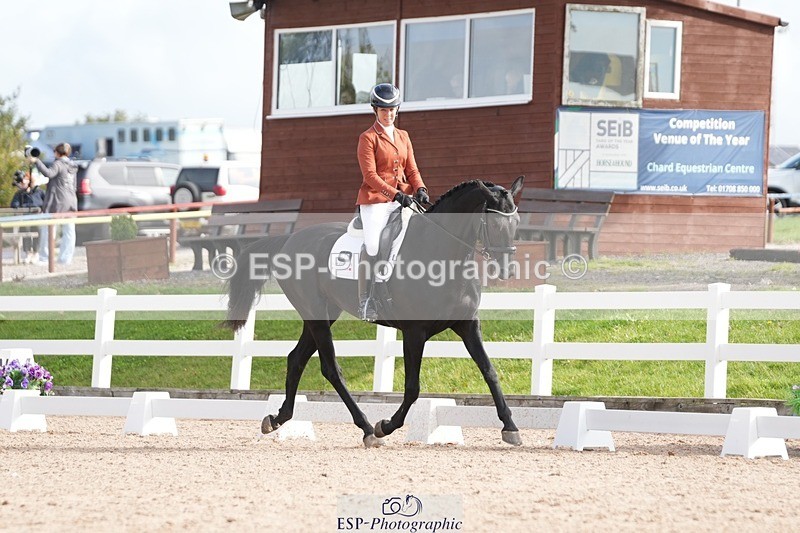 250906-102958-01495 - 004-Charlotte.DickerDevaldi's.Kiss