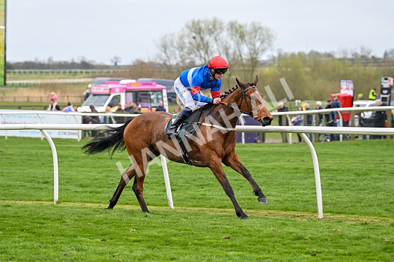 090425-Race 5-Miss Willows-0056 - Race 5