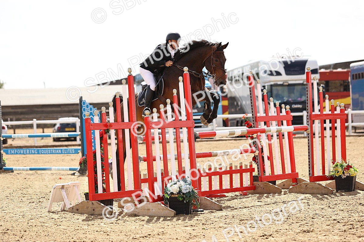 SBM_009642 - Class 8 - Senior Newcomers - 1.10  Open