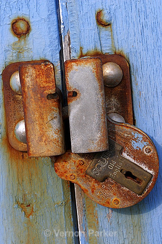 Rusty Lock - Backgrounds