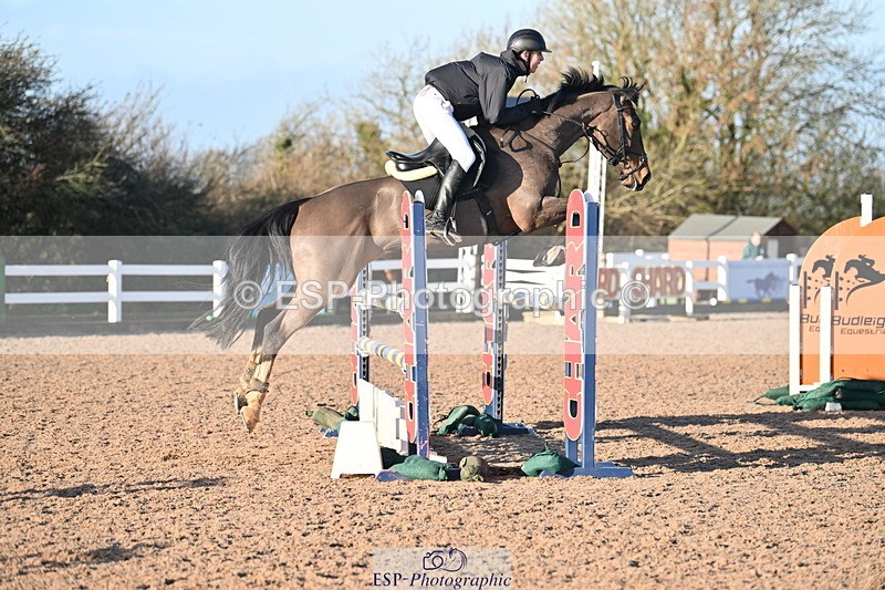 231210A-132131-02564 - Cls 20 Newcomers & 1.10m Open