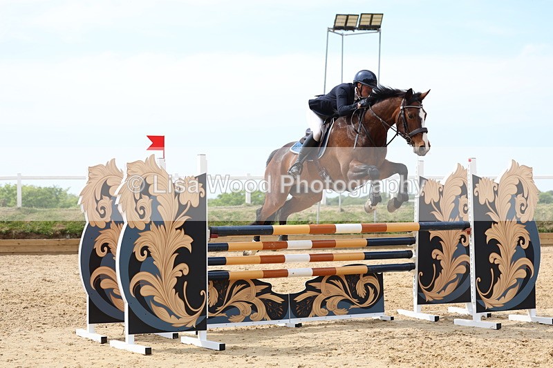 3E7A7364 - Class 7: Senior Newcomers/1.10m open