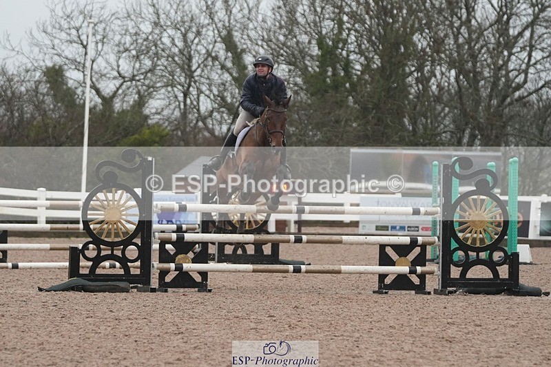 251207-115741-01923 - Cls 20 Snr Newcomers and 1.10m
