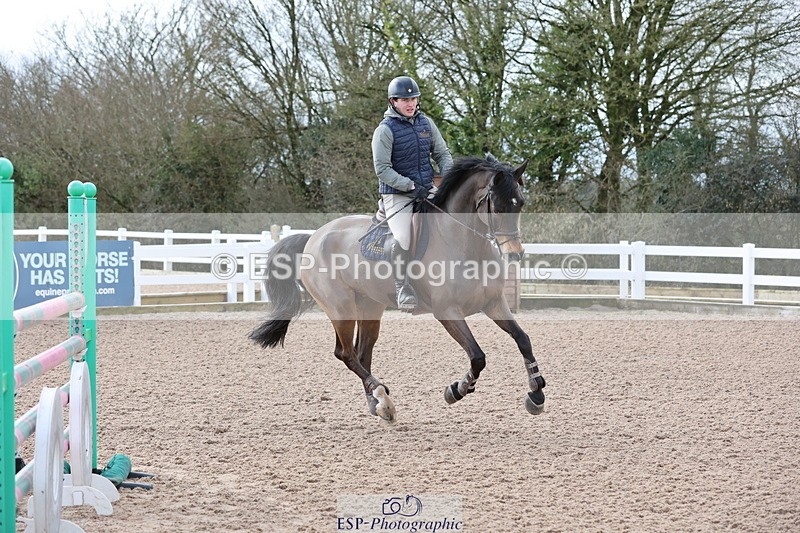 240223A-121103-01118 - Cls 4 Snr 1.05m Open