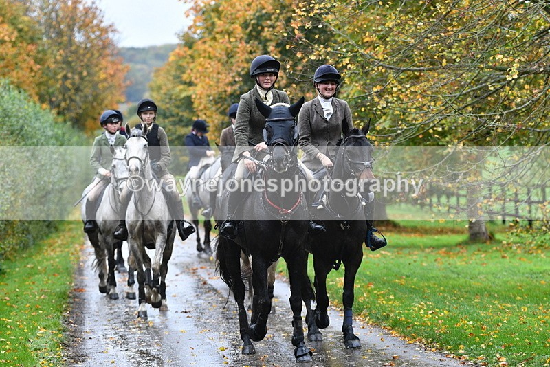 WJ5_6353 - B&B walk back for Hunt Tea !