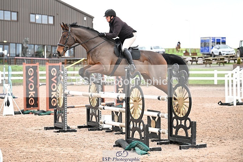 251206-125441-01076 - Cls 12 Snr Newcomers and 1.10m