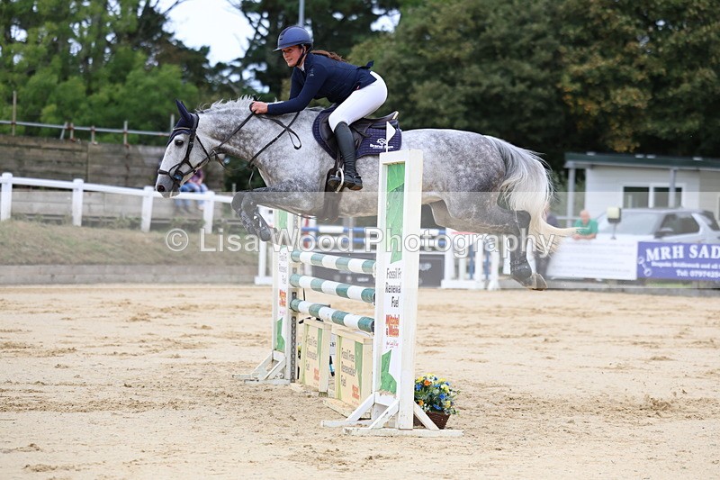 3E7A3195 - Class 8: Senior Newcomers/1.10m open