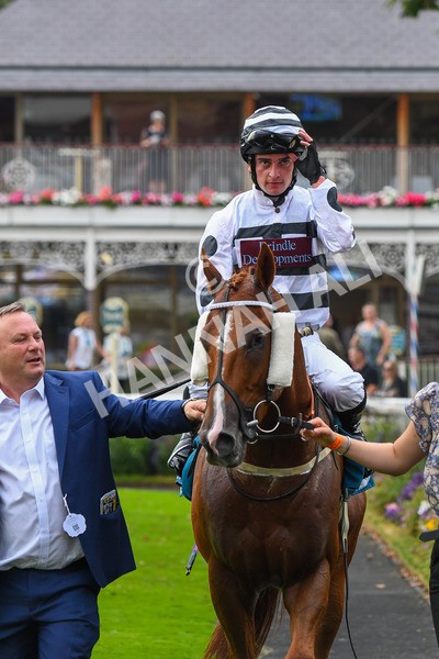 100923-Race 7-Looking For Lynda-1292 - Race 7 4.55pm Brian Taylor 50 Not Out Apprentice Handicap