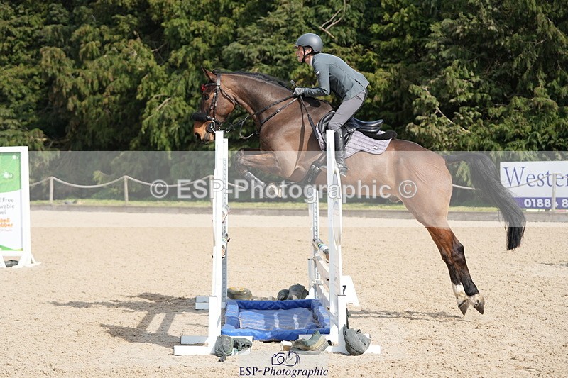 260322A-124600-01710 - 12 Newcomers 1m 10 Open