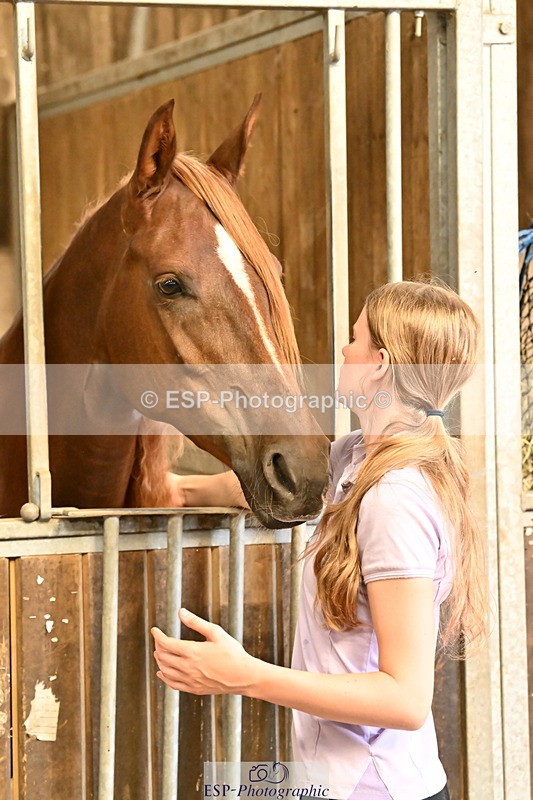 250821B-162108-00503 - Stable Shots and Group Photo