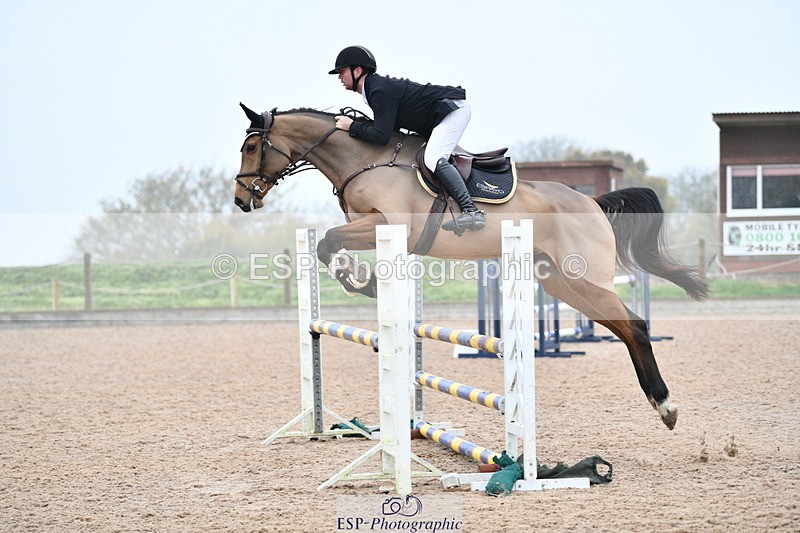 241102A-114238-04381 - SAT Cls 9 British Novice and 90cm Open