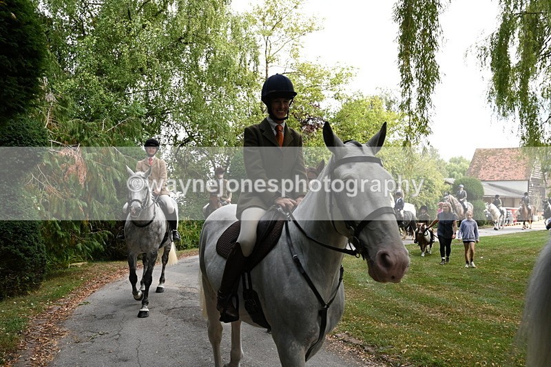 WJ6_3993 - Berks & Bucks - The Old farmhouse - Hound Exercise 20-08-25