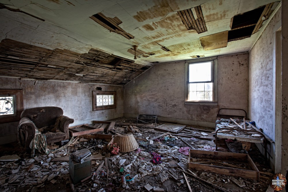 Abandoned Western Pennsylvania Home | Attic Room - Abandoned Houses and Homes