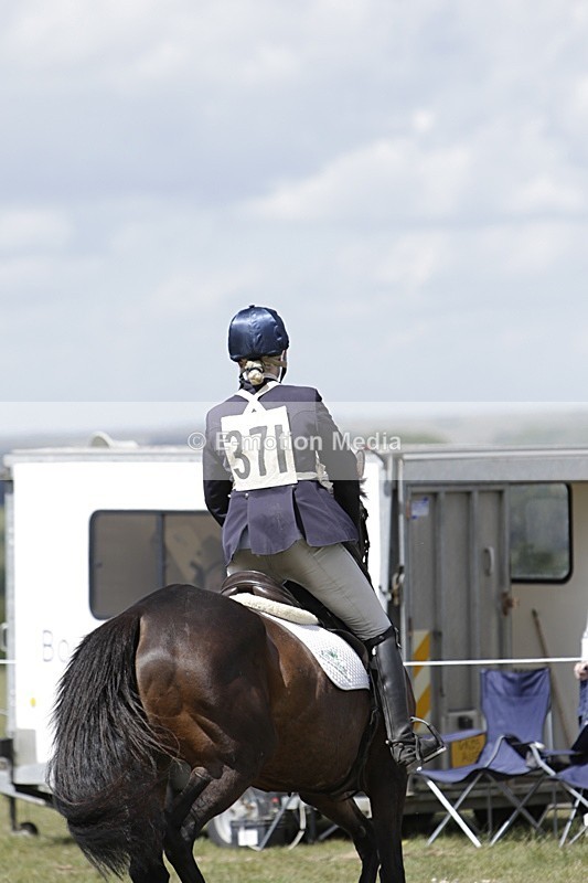 BVHT 140517 N-300 - Class 2 SJ Novice 14/05/17