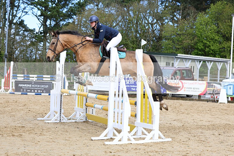 3E7A0910 - Class 4: Senior British Novice/90cm open
