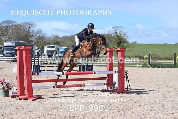 BPP_9981 - CLASS 19 SUN Senior British Novice/ 90cm Open