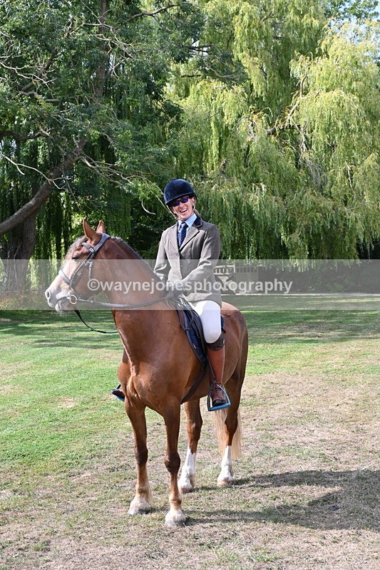 WJ6_3197 - Berks & Bucks - The Old farmhouse - Hound Exercise 20-08-25